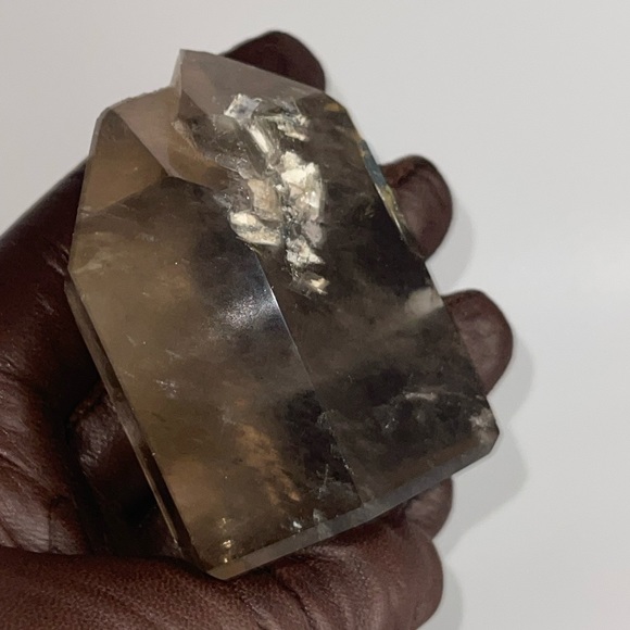 ❤️HP❤️ Gold Rutile in Quartz hand carved tower - Picture 8 of 17